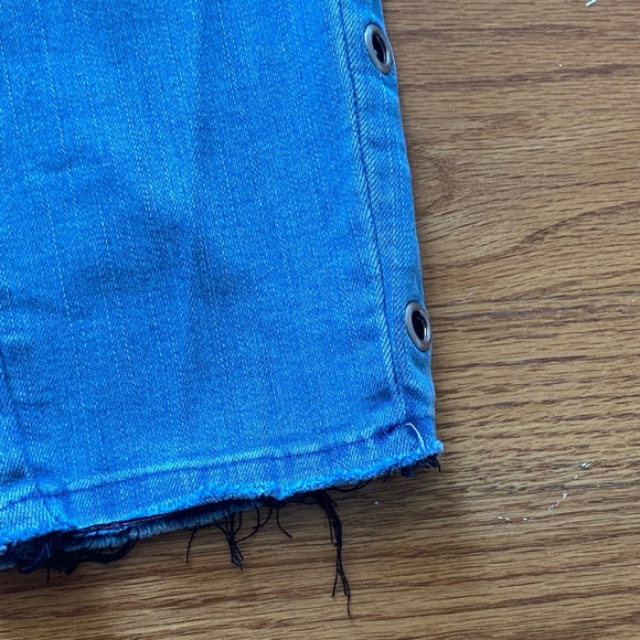 Tractr Light Blue Ankle Jeans with Side Eyelets - Picture 4 of 5